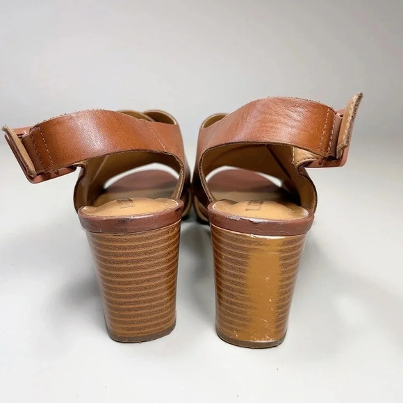 Clarks Deva Janie Tan Leather Crisscross Stacked  Heel Sandal - Picture 4 of 15